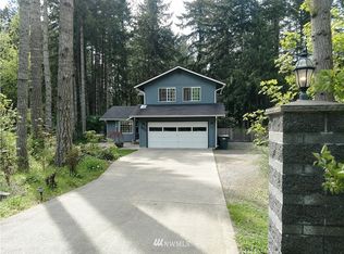 708 3rd St, Rainier, WA 98576