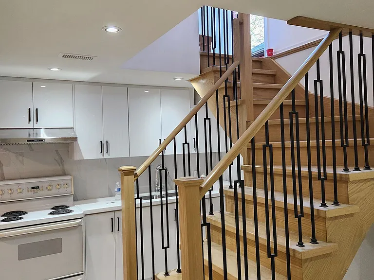 36 Soho Cres #BASEMENT — Photo 2