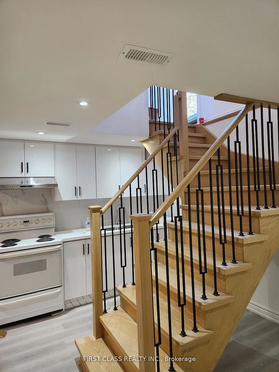 Building Photo - 36 Soho Cres #BASEMENT