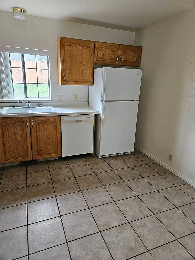 2 bed/1 bath Single-family Housing in Orem — Photo 4