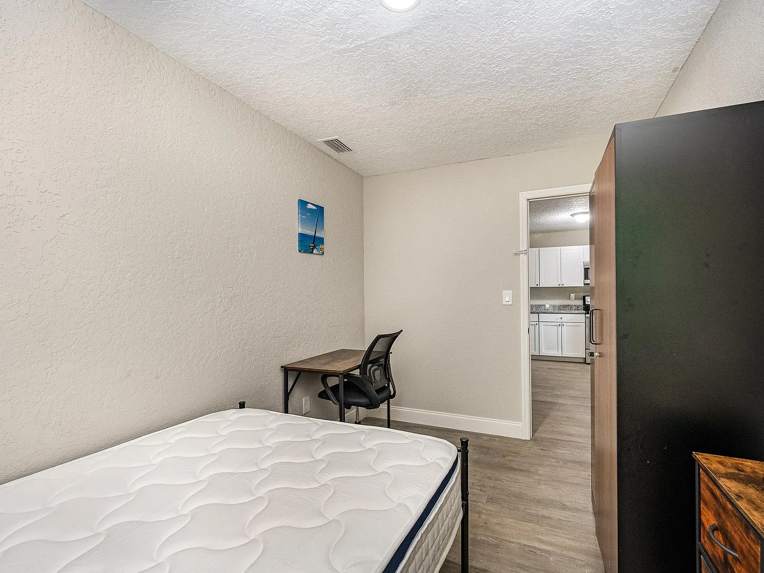 4 bed, 3.0 bath, 1350 sqft, $815 — Photo 1