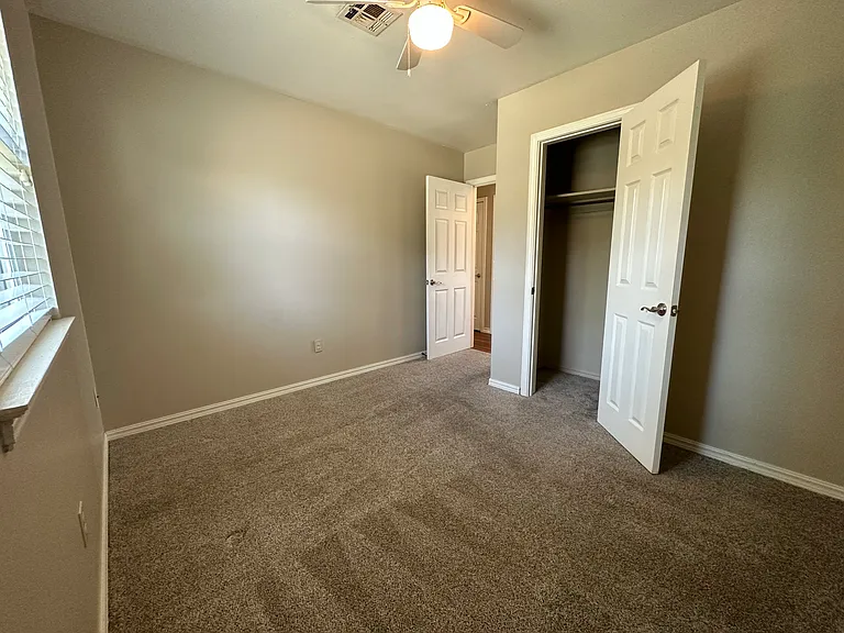 229 W 9th St — Photo 11