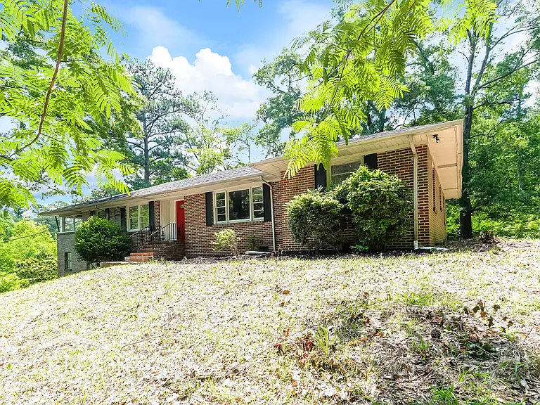 145 Grainger Dr — Photo 2