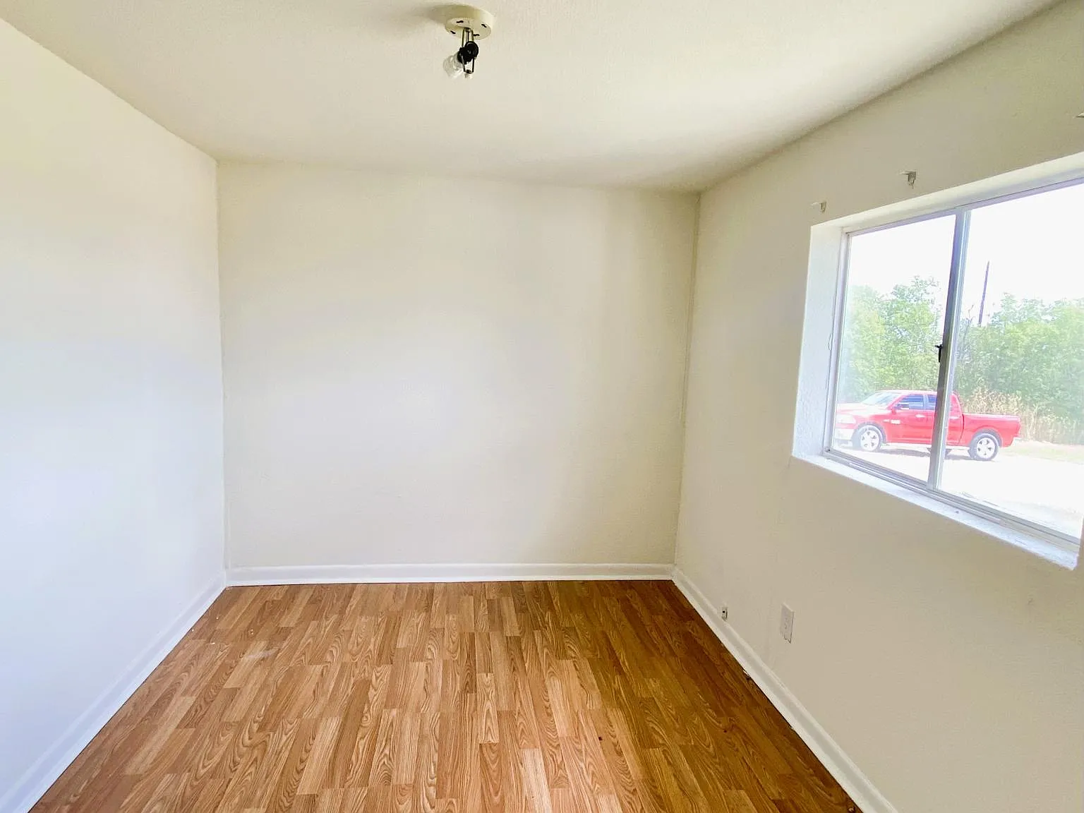 2 bed, 1200 sqft, $1,400 — Photo 4