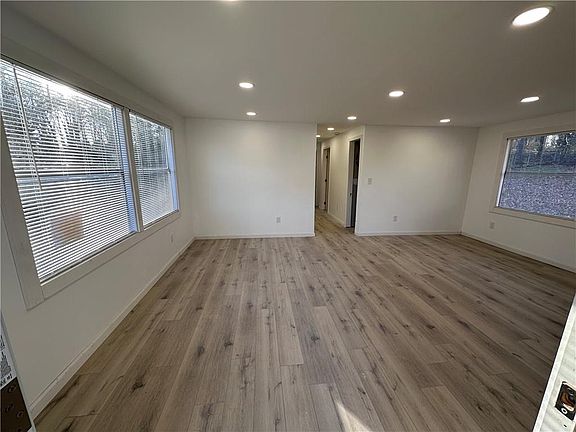 2nd image of 1416 Oak Ln