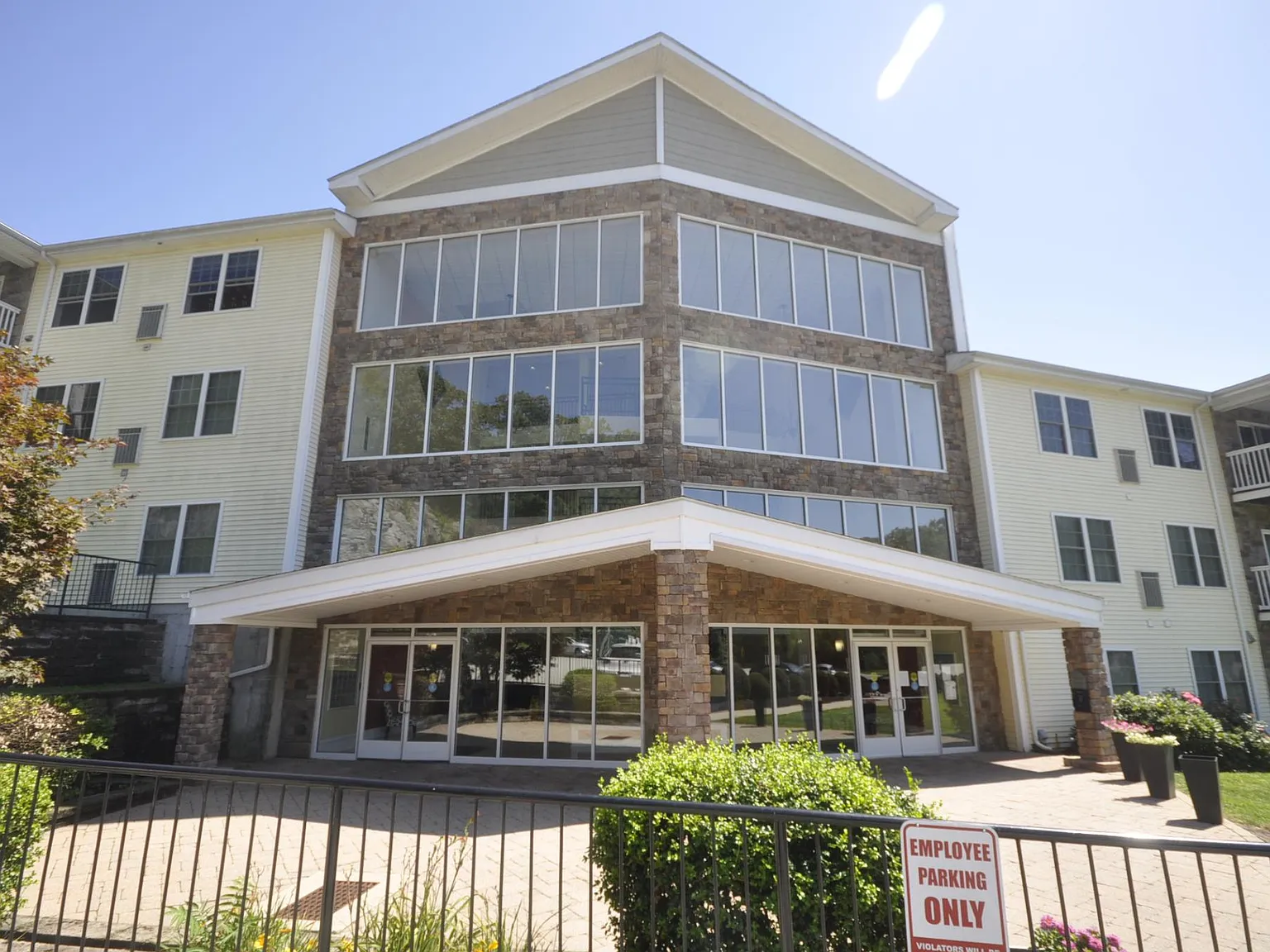 Stonington Estates Apartments — Photo 2