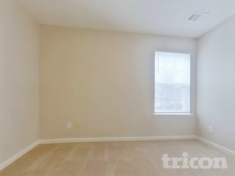 693 Grandview Cir — Photo 12