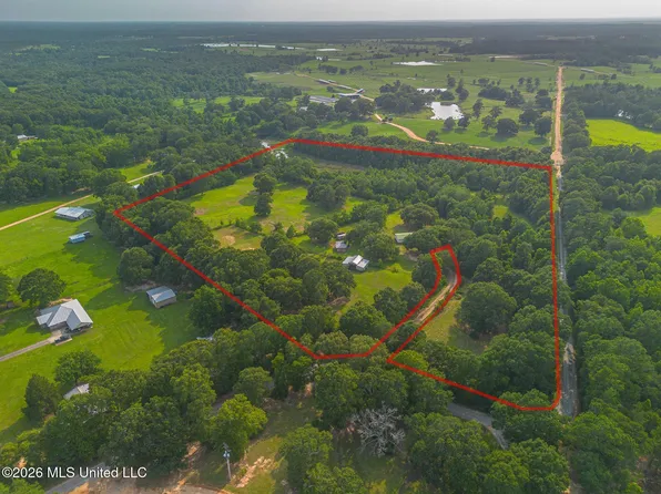 13 Jeff Smith Ln, Poplarville, MS 39470