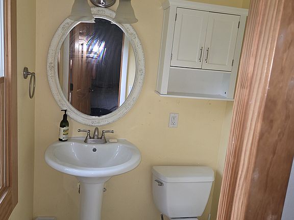 3rd image of 36 Valley View Cir