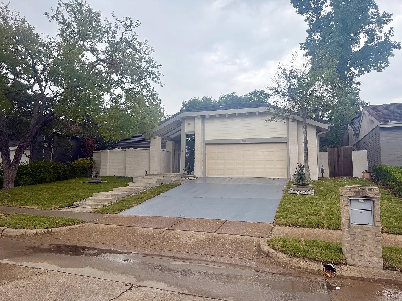 124 Fox Glen Cir — Photo 2
