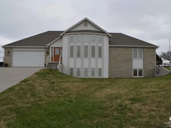 1462 Gehrke Ct, Herington, KS 67449