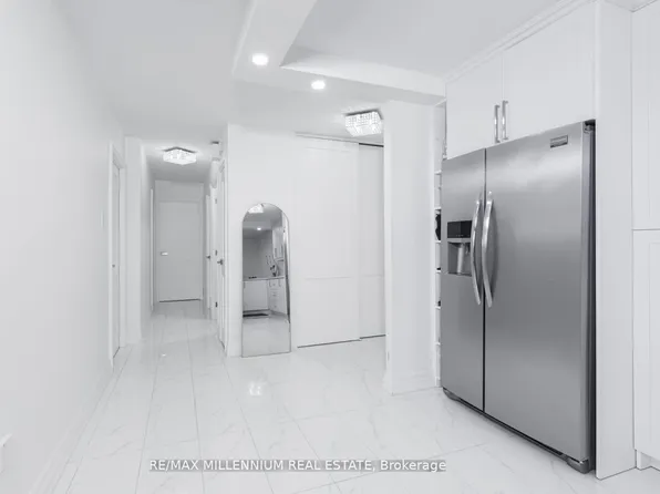 2645 Kipling Ave W #706, Toronto, ON M9V 3S6