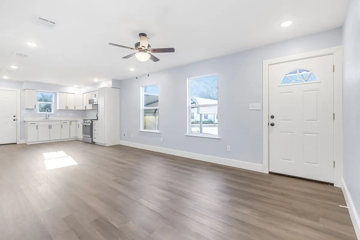 3 bed, 2.0 bath, 1150 sqft, $1,350 — Photo 4