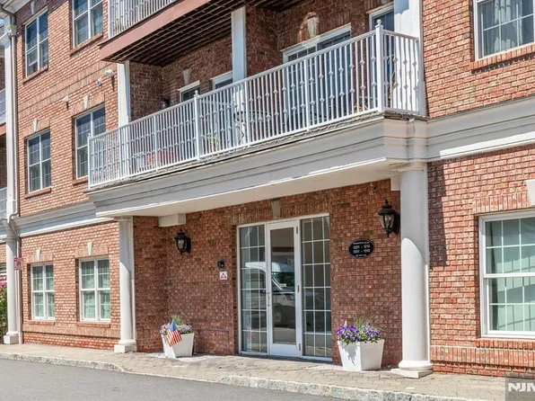 1302 Rio Vista Ln, Northvale, NJ 07647