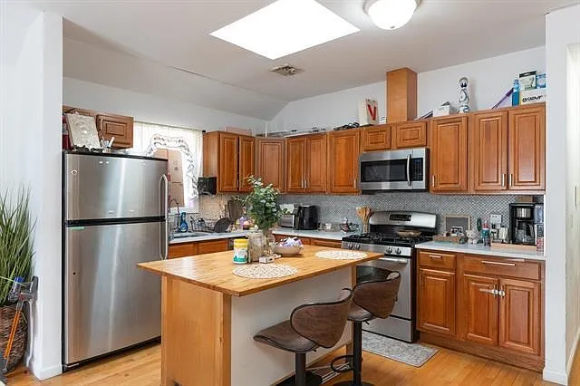 3 bed, 2.0 bath, 1200 sqft, $2,900 — Photo 3