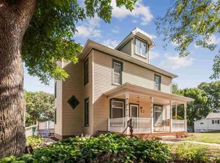 402 4th St, Victor, IA 52347