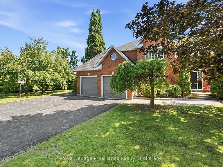 37 Ravine Dr — Photo 2