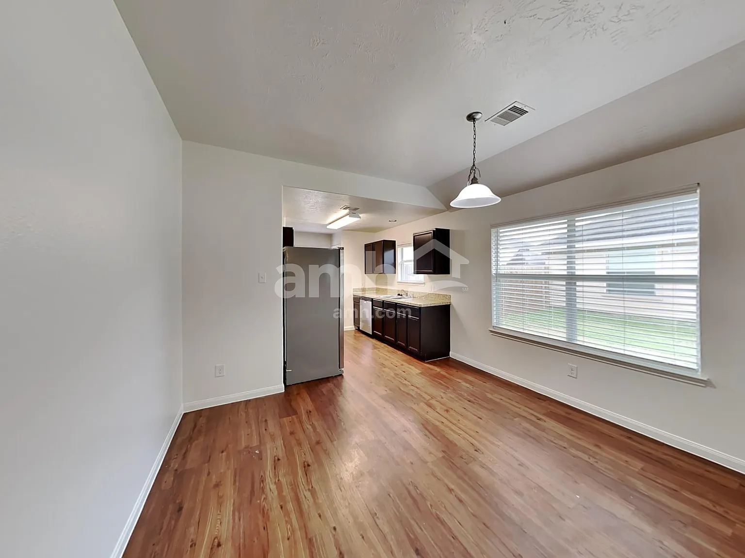 4 bed, 2.0 bath, 1595 sqft, $1,925 — Photo 4