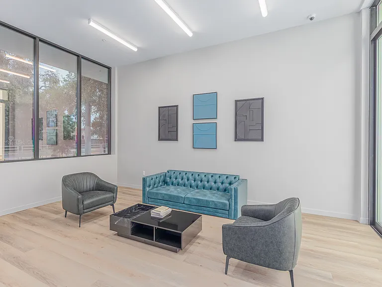2551 Commercial St — Photo 9