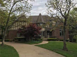 3621 W 121st Ter, Leawood, KS 66209