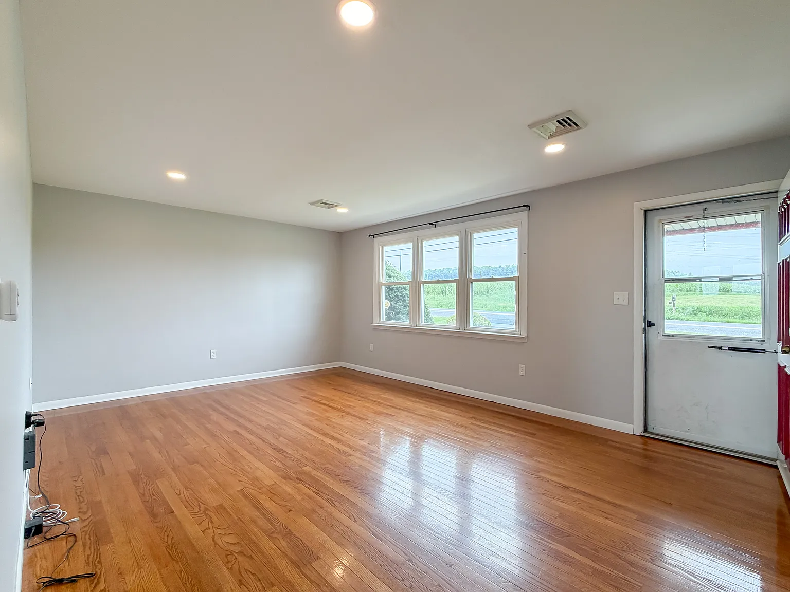 3 bed, 1.5 bath, 1120 sqft, $1,695 — Photo 3