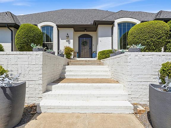 5th image of 921 Gleneagles Dr