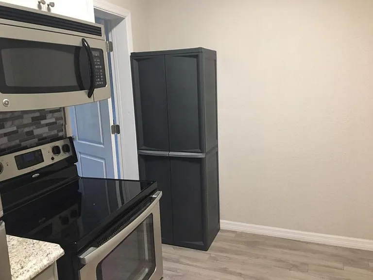 1033 Neville Ave — Photo 4