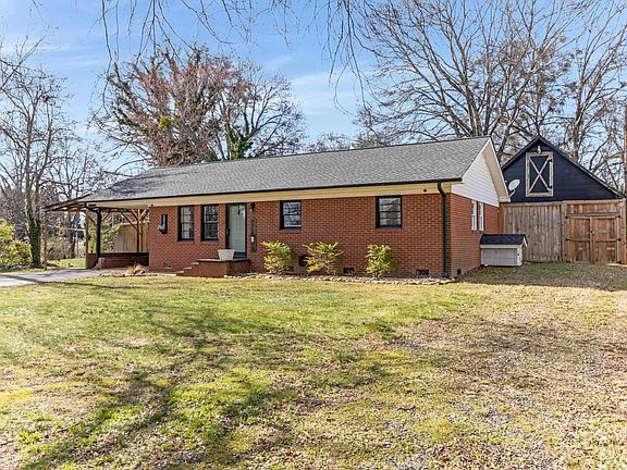 3rd image of 121 Hicks Dr