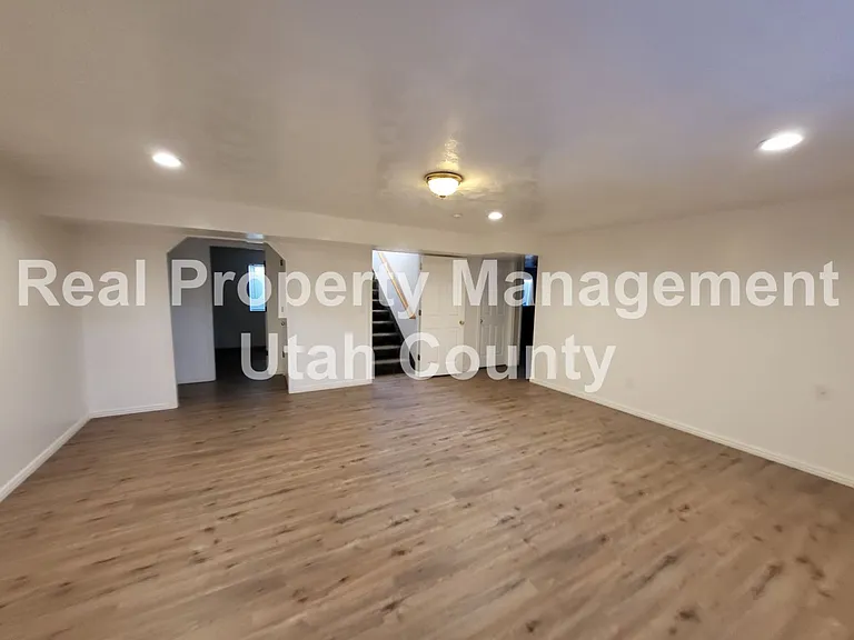 572 S 1750 E — Photo 22