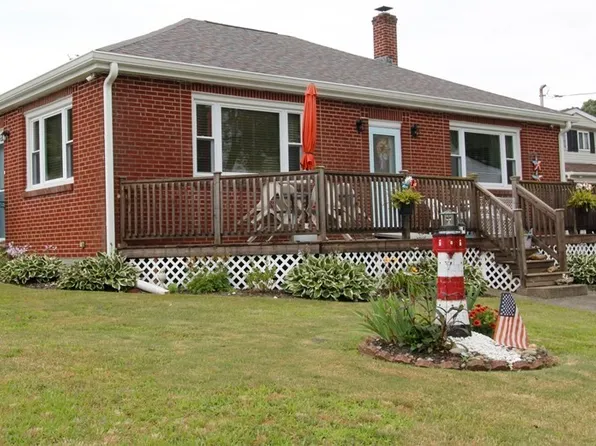 5 Riverside Ave, Swansea, MA 02777