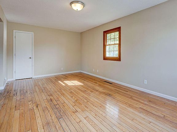 4th image of 1402 Avenue F