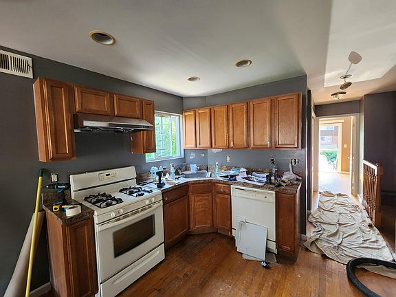 4th image of 3730 Hylan Blvd Floor 2