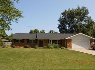 1827 N Cambridge Dr, Saint Joseph, MI 49085