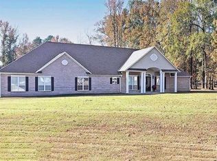 102 Weatherby Dr, Hooks, TX 75561