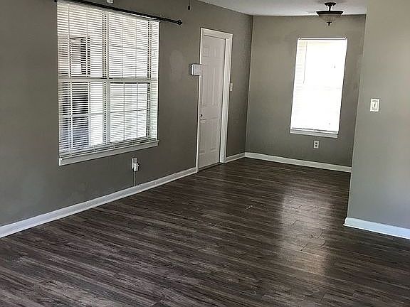 2nd image of 207 Whispering Pine Cir NE