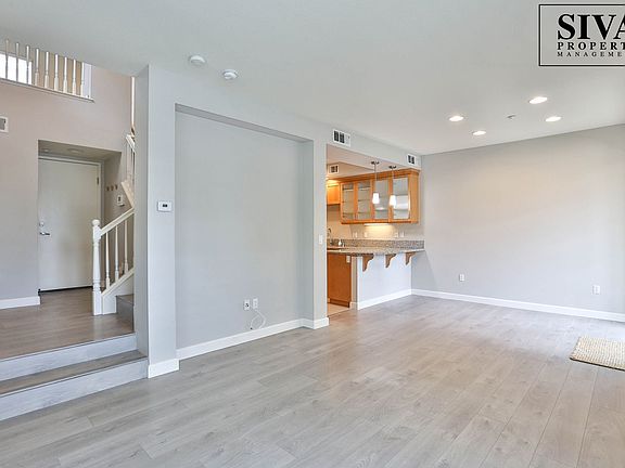 4th image of 344 Jackson St