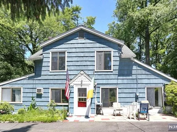 163 W Central Ave, Bergenfield, NJ 07621