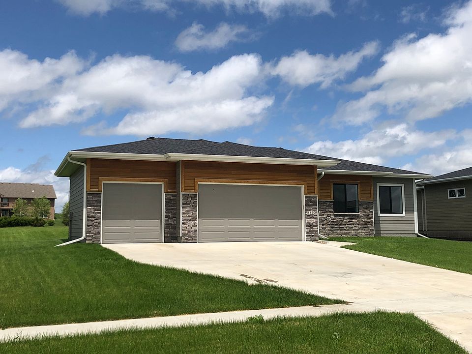 1st image of 8853 Scarlet Dr