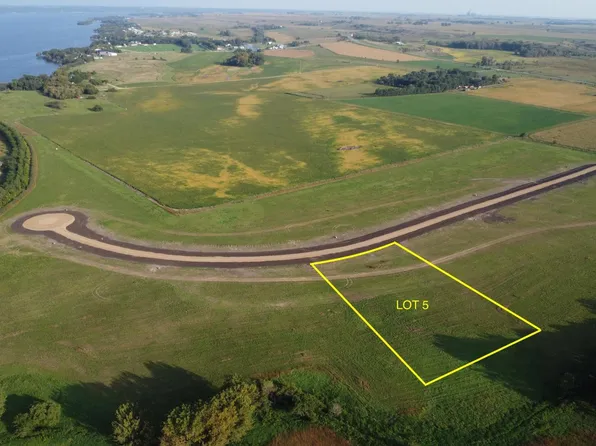 5 Oak Creek Cir, Big Stone City, SD 57216