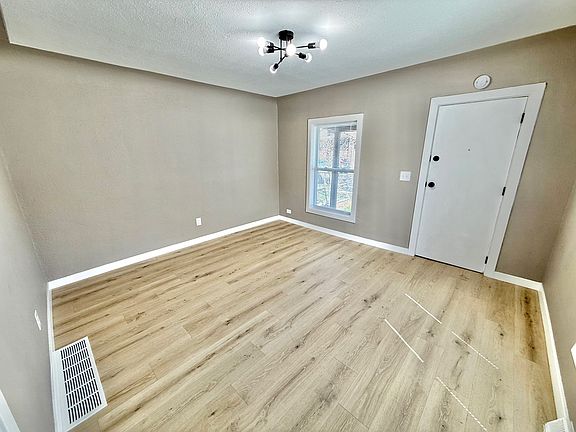 3rd image of 4711 Grant St