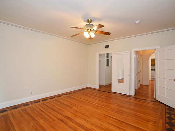 3rd image of 860 Oak St #4