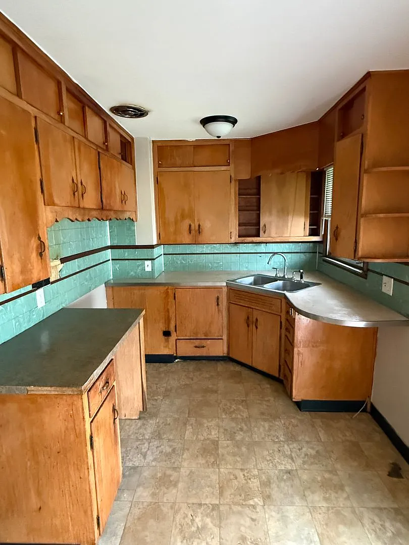 2 bed 1 Bath — Photo 2