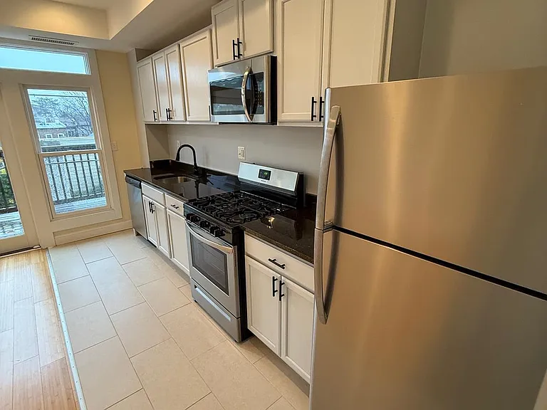 532 8th St SE #3 — Photo 7