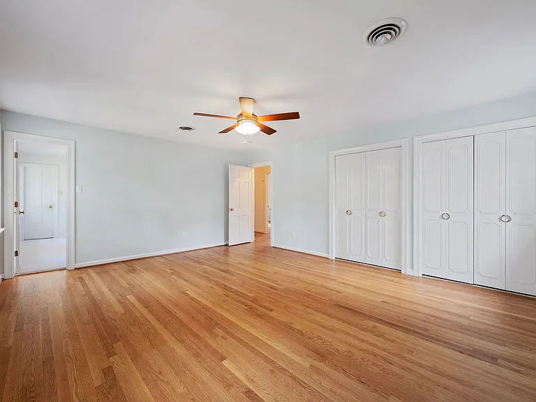 2401 Scarsborough Dr — Photo 27
