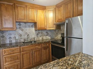 352 Camden Dr #O, West Palm Beach, FL 33417