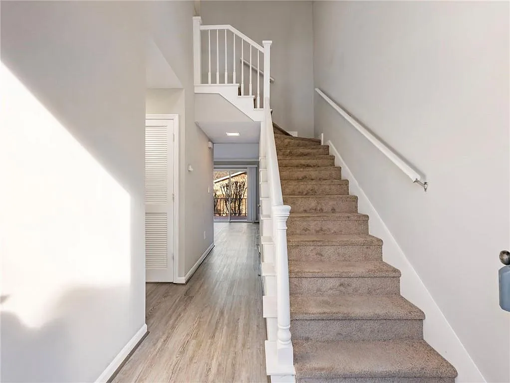 2 bed, 2.5 bath, 1380 sqft, $1,750 — Photo 2