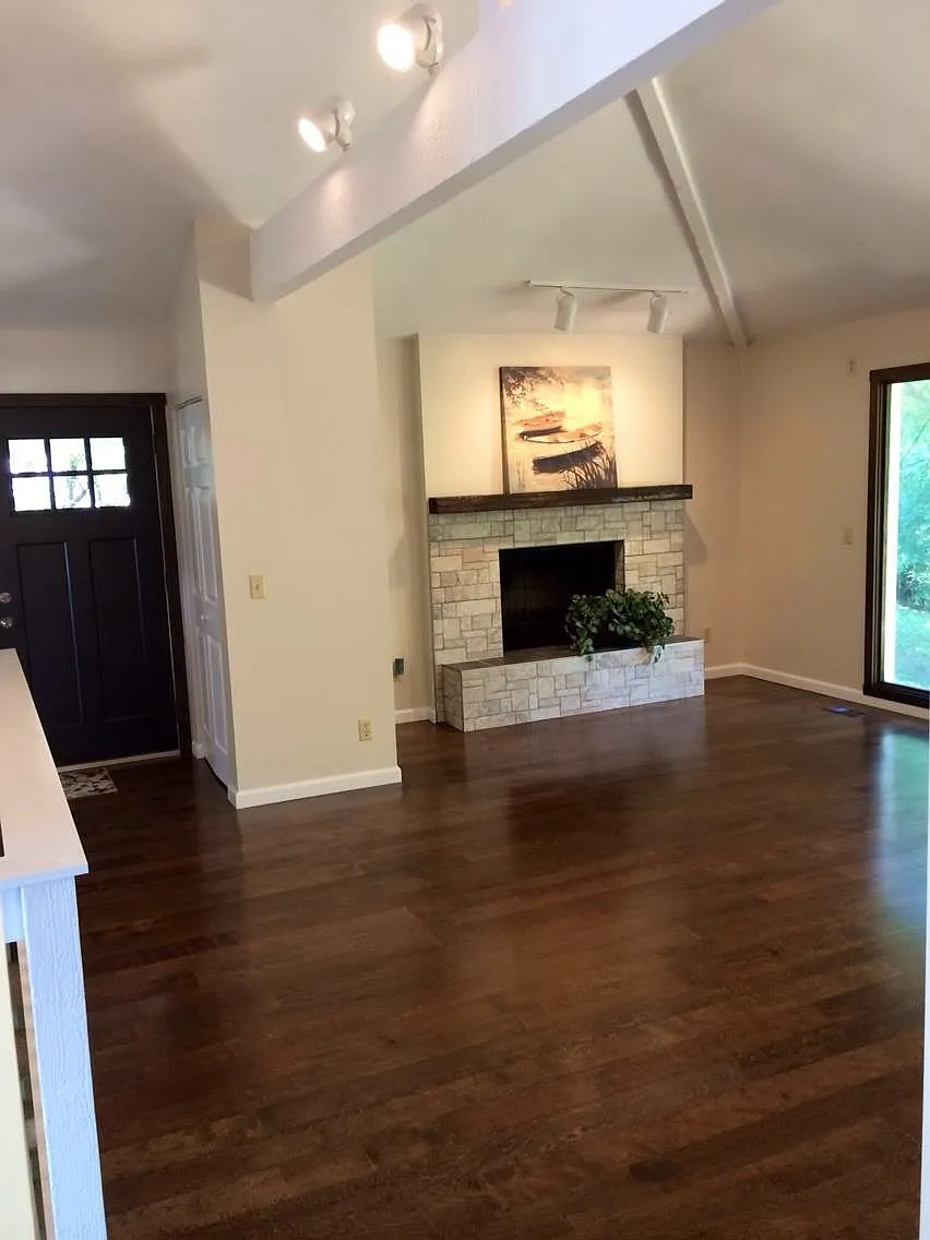 409 Oak Pl photo 1
