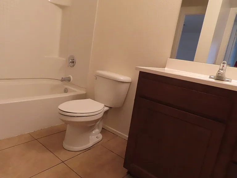 815 E 4th Pl #A — Photo 11