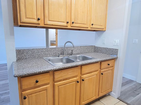 4th image of 13850 Victory Blvd #6e0f417d9