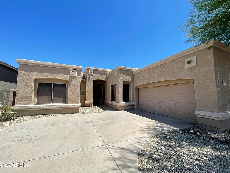 1680 W Saragosa St — Photo 4